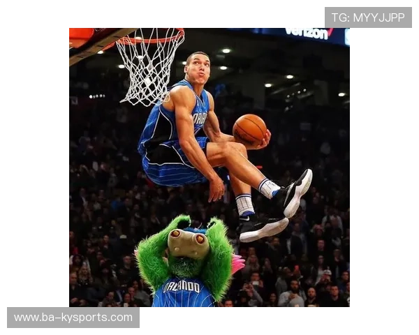 史上“炸裂”的灌篮秀：谁的动作最精彩绝伦？，灌篮视频